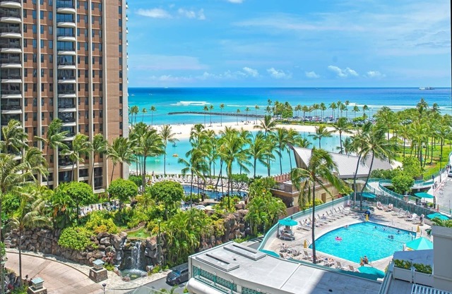 Fully Furnished Ilikai Tower 525 Condo With Free Wifi, Near Best Waikiki Beaches! by RedAwning