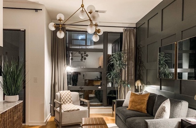 Fully Furnished Luxurious Uptown Charlotte Condo w/ Free Parking!