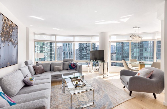Completamente amueblado Amplia suite con vistas al agua y a la montaña en Coal Harbour