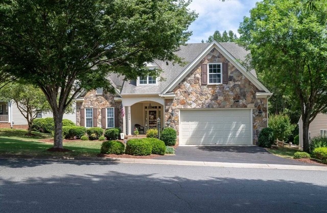 Fully Furnished 3BR/3.5BA Home in Charlottesville