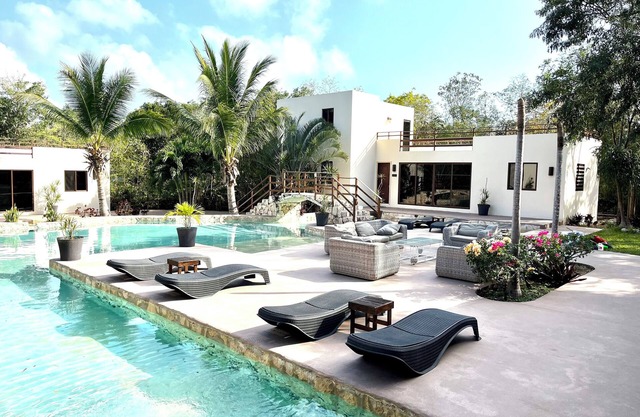 ¡SIN FIN! Finca privada de 3 villas con gran piscina oasis, servicio de conserje✭✭✭✭✭