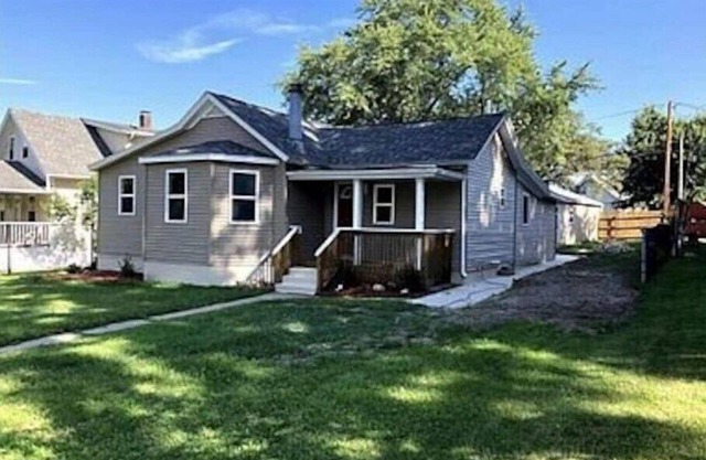 Fully Remodeled 3 bd Home! Quiet Safe Neighborhood