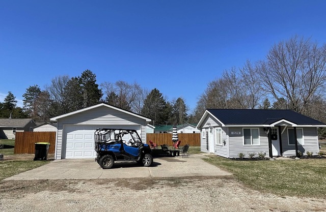 Fully renovated cabin with new furnishings and appliances.