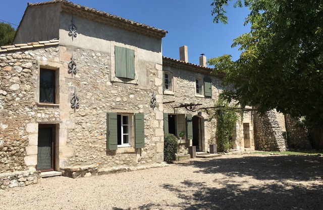 Casa de 2 plantas del siglo XIX totalmente renovada en Provenza