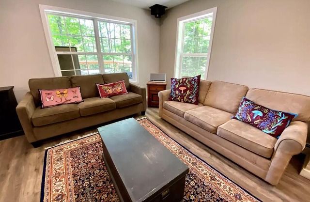 Fully renovated 4 season cottage on pristine lake