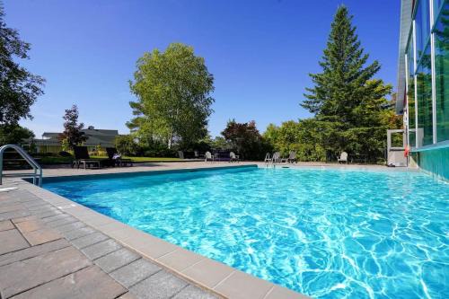 Fully Renovated At the Victoria-Carriage Hills