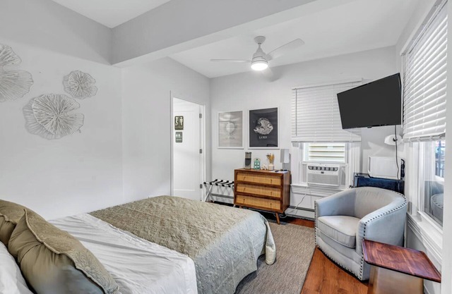 Fully Renovated Beach Queen Suite #2