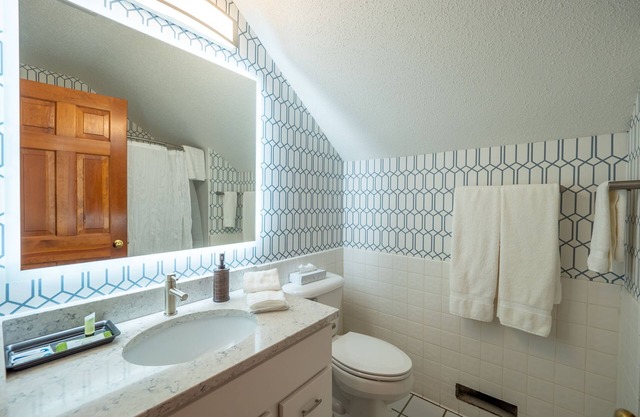 Fully Renovated Condo - Sleeps 9!