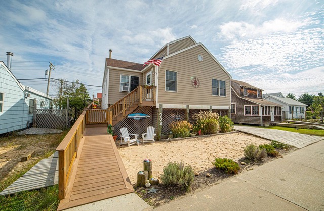 Fully Renovated Family Beach House 2022 Dates now available!