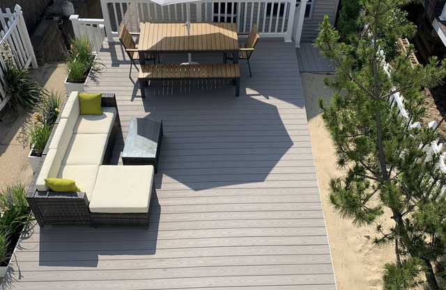 Fully Renovated Family Friendly House - steps to the beach!