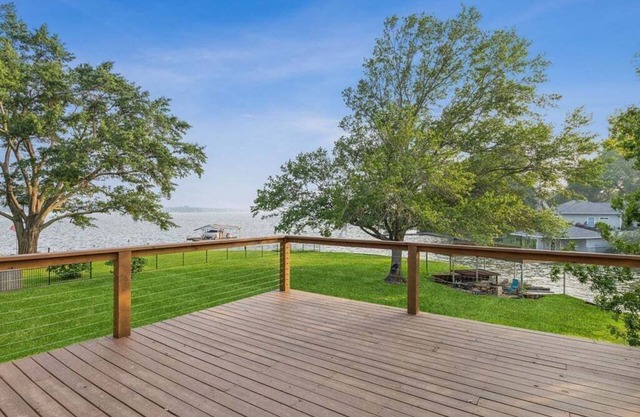 Fully Renovated Luxury Lake Front Retreat for Multiple Families!
