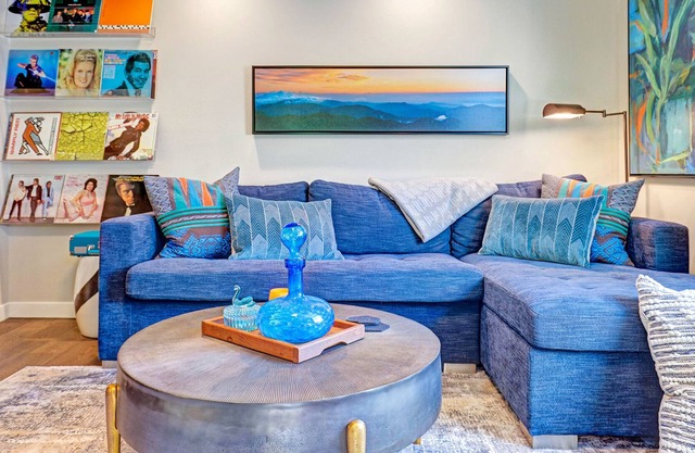 Fully Renovated Seattle Style Close to Major Amenities