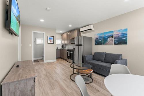 Fully Renovated Steps to Beach The Americana