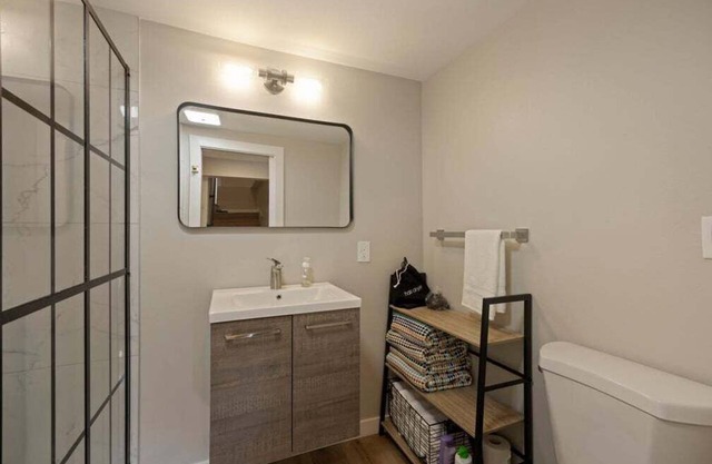 Fully renovated sunlight basement ADU in Seward Park