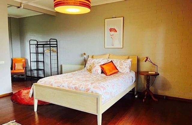 Fully Self Contained Apartment for Couple 7 night discounts