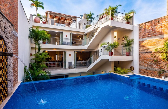 Casa TC Vallarta 7 nuevas suites / piscina en el corazón de Puerto Vallarta