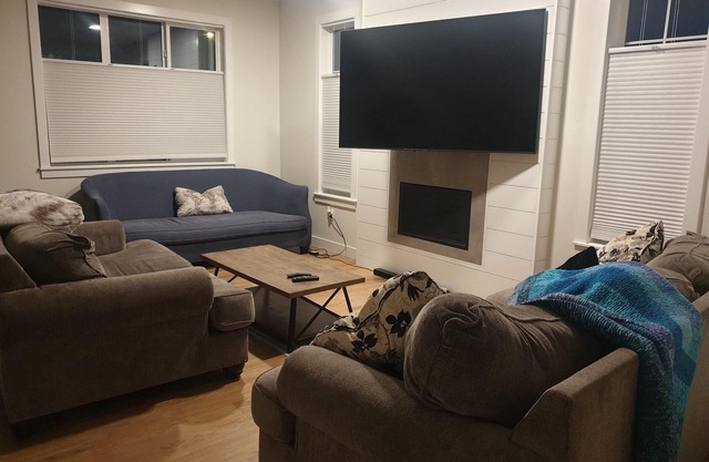 fully stocked kitchen and pet friendly.