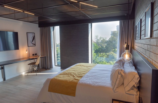 Fulton Business Luxury Hotel
