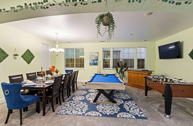 FUN 5BD SPACIOUS HOME—INDOOR MOVIE THEATRE, POOL TABLE, BBQ,, FIRE PIT, GAMES+