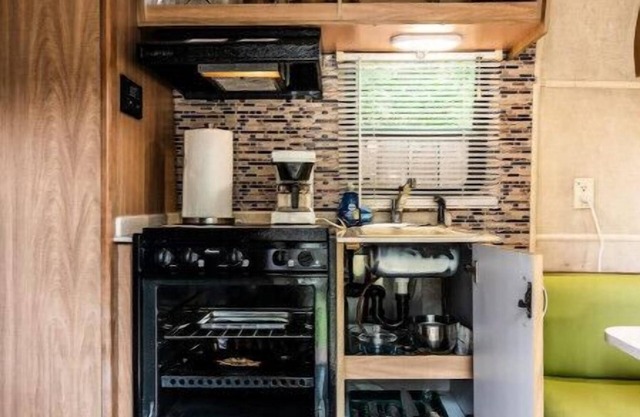 Fun Airstream Near Downtown, Lake, Venues & Trails in Trendy East Austin