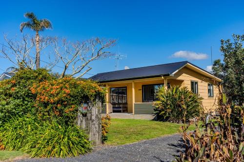 Fun Family Bach, close to beach and shops!