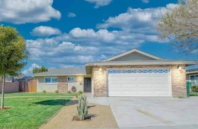 Fun Family Home Minutes to Beach & Legoland with Huge Backyard and a Playground