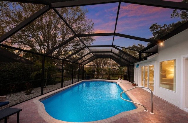 Family Home with Pool, Screened-in Patio, Ping Pong! - Crazy Like A Fox