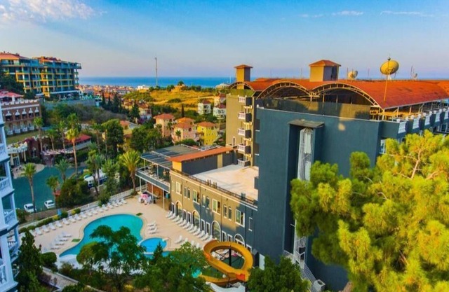 Fun Hill Resort Hotel