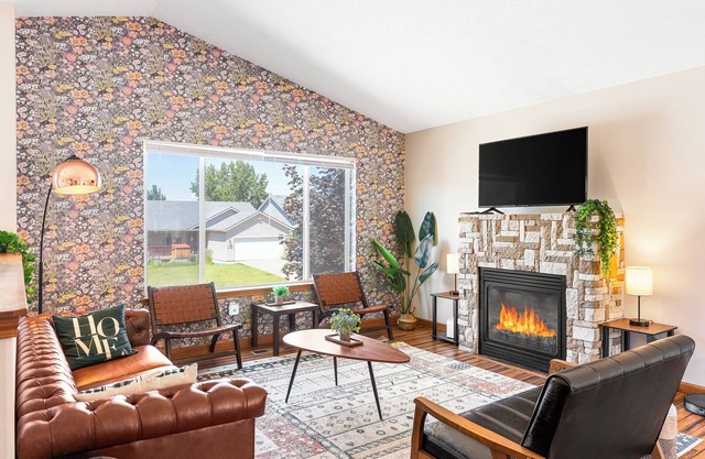 Fun home! Gameroom, playground, near hospitals, 5mi downtown 9mi GEG 4mi Gonzaga