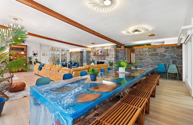 Fun Indoor Pool Hottub & Sauna Mystery Room