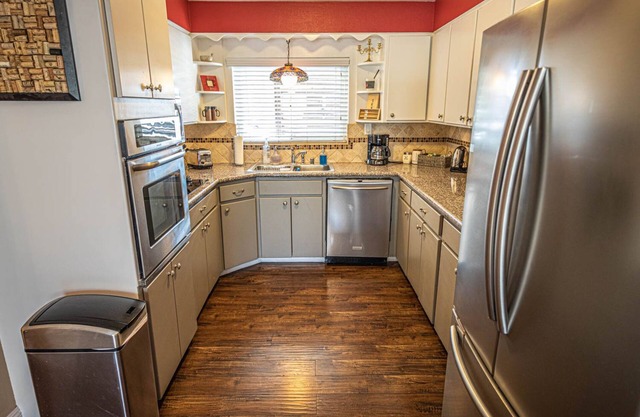 *FUN* POOL* GRILL*GREAT LOCATION*PRIVATE*FAMILY