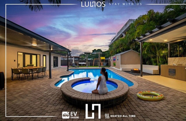 Fun Retreat: 6BR Pool, Games, Jacuzzi, BBQ & More