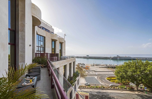 In the Centre & Harbour View - The Boats Apartment
