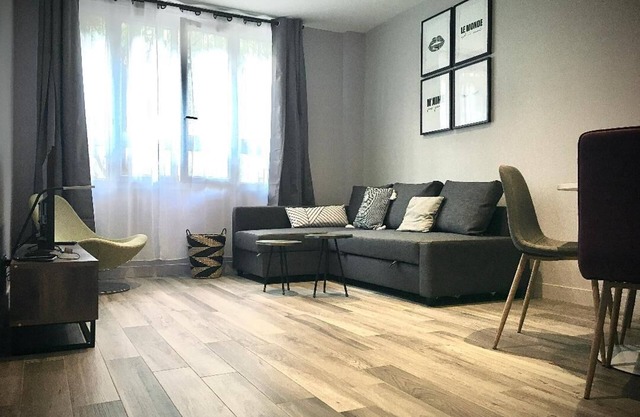 Functional 2-room apartment a stone's throw from the Mairie de Montrouge metro station.