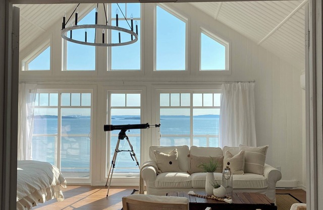 Fundy Bay Beach House 5 Bedroom, Ocean Front, Hot Tub, Theater Room, Fire Pit