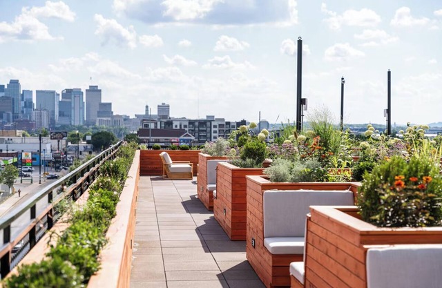 Funky Boutique Room w/ Floor-to-Ceiling Views Near Nashville Sights!