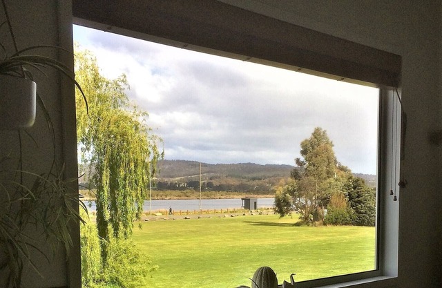 Funky Flat in Franklin....Self Contained accommodation on the Huon River.