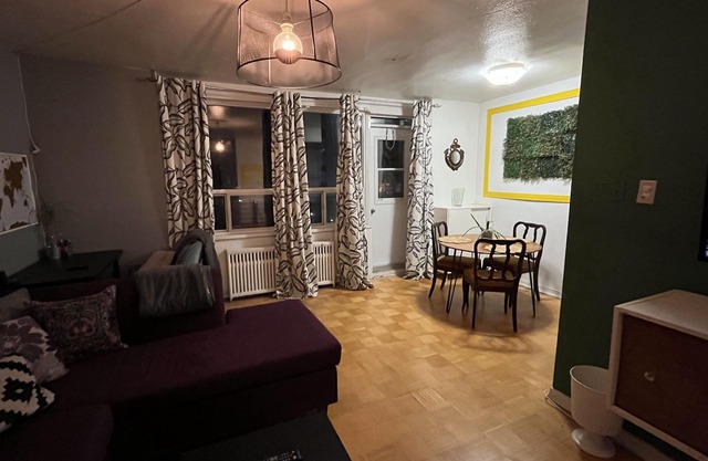 Funky Liberty Village Apt - Mins to Downtown!