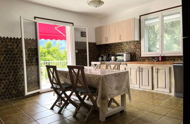 FURIANI Wohnung mit Pool in Villa
