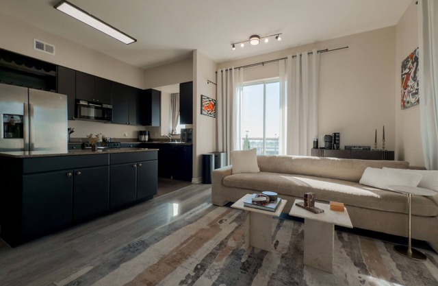 Furnished 1BD/1BA Full Ocean-View Condo in Downtown Long Beach