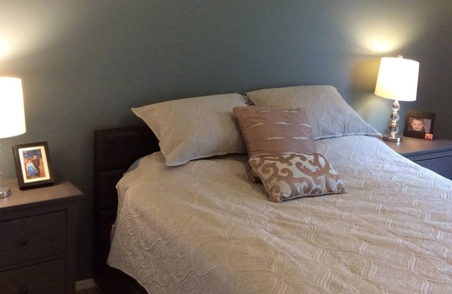 Furnished 4-bedroom house-5 min from parks and downtown