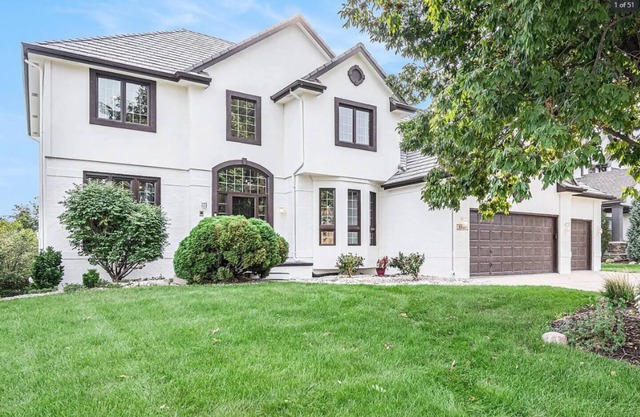 Fully Furnished 5 BR Executive Rental in West Omaha