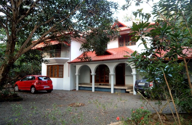 Casa amueblada de 3 dormitorios con aire acondicionado en Puthupally, Kottayam