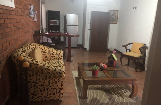 Apartamento amoblado, en barrio residencial al este de San Jose