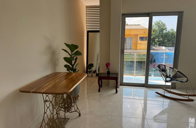 Apartamento amoblado, Excelente ubicacion, parqueadero gratis