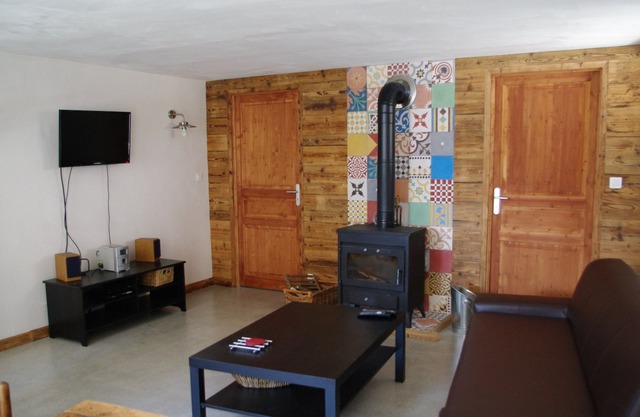 Apartamento amueblado en chalet de montaña en la aldea de Tincave