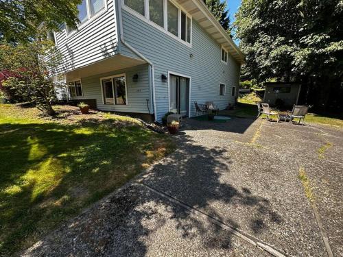 Furnished Basement Apartment