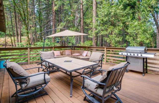Furnished Deck Secluded Arnold Cabin Rental!