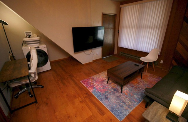 Furnished historic apartment in Roseburg