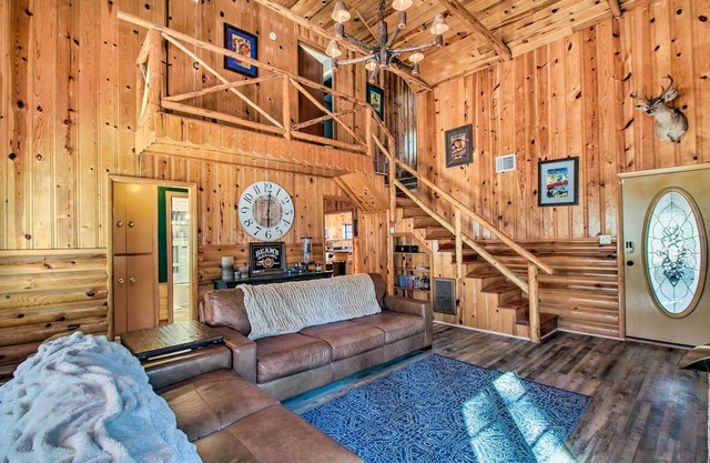 Furnished Patio & Fire Pit: Pinetop Cabin!